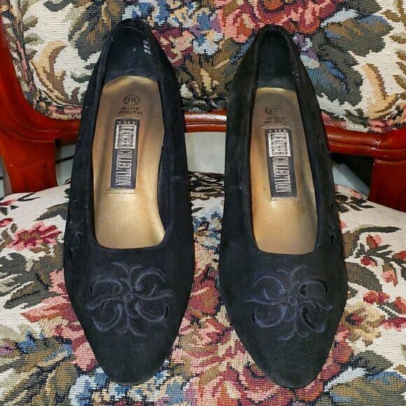 VNTG Black Suede Leather Embossed Heels - Picture 1 of 6
